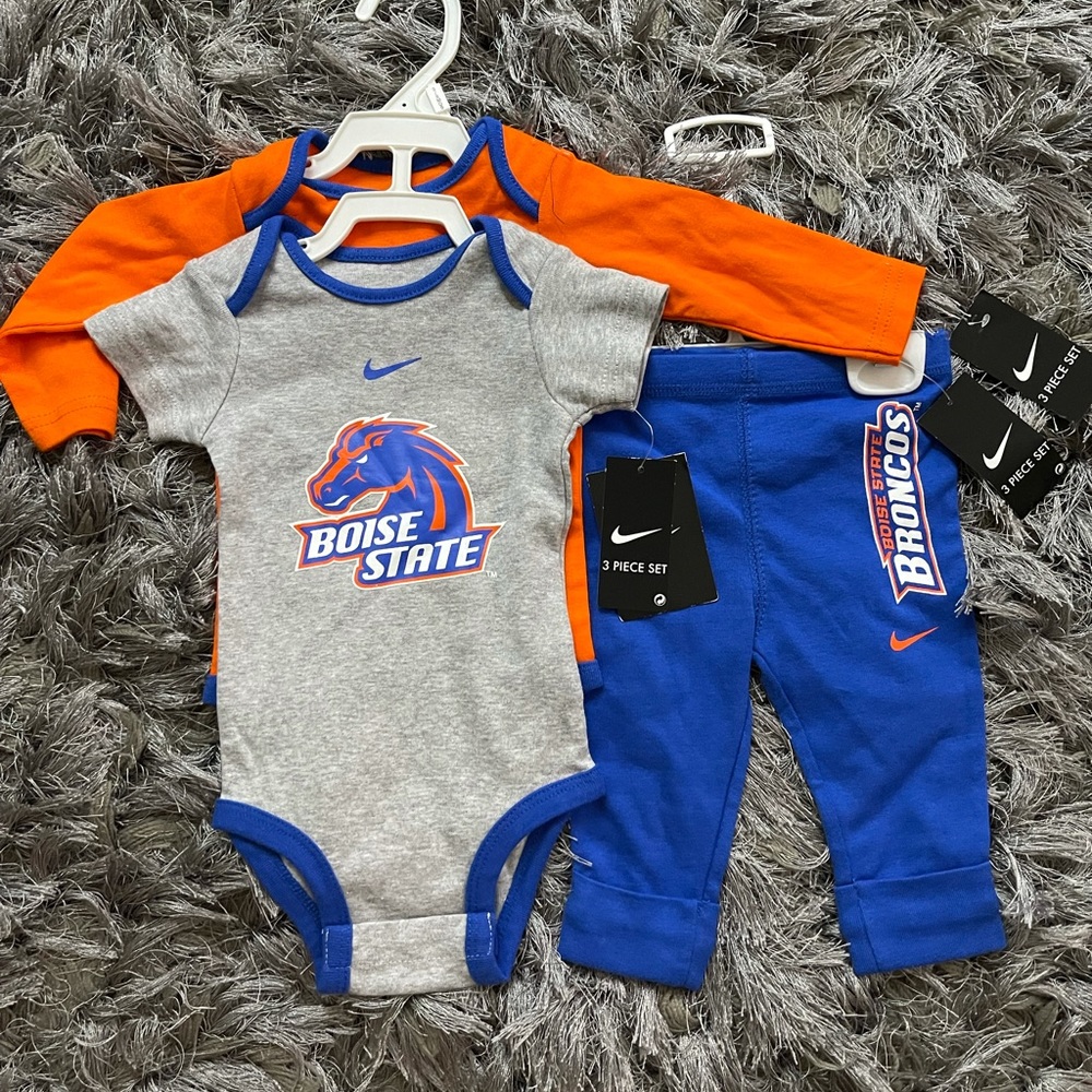 Nwt Nike Boise State baby onesie set 3/6 m